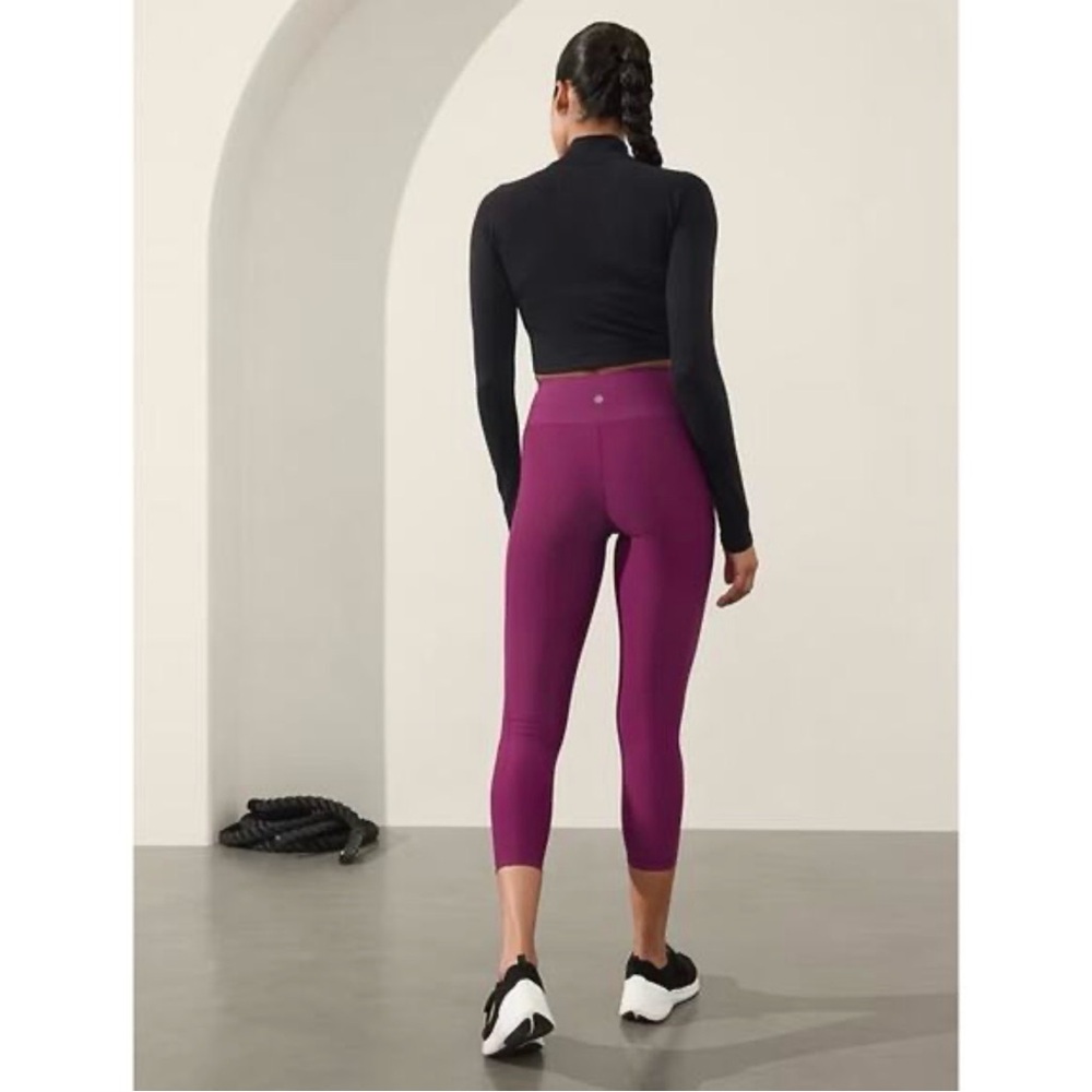 NWT Athleta Interval Stash 7/8 leggings in Wild Plum